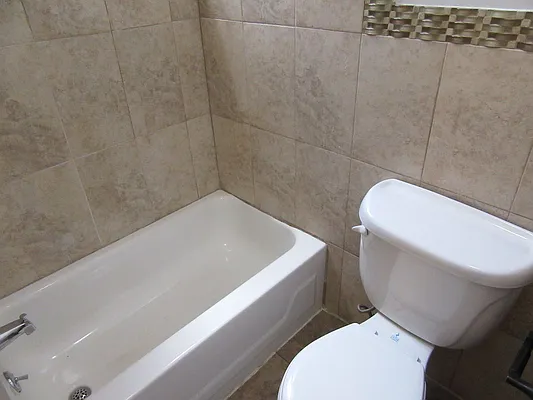 Rented by Lucky Apt Inc | media 32