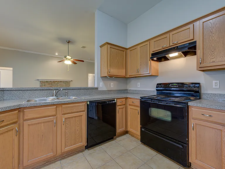 102 Paloma Cir — Photo 15