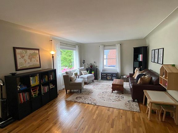 3rd image of 521 Lasalle Blvd