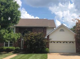 12432 Courtyard Lake Dr, Saint Louis, MO
