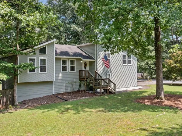 416 Creekside Ln, Woodstock, GA 30188