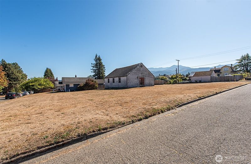 4th image of 707 S B Street