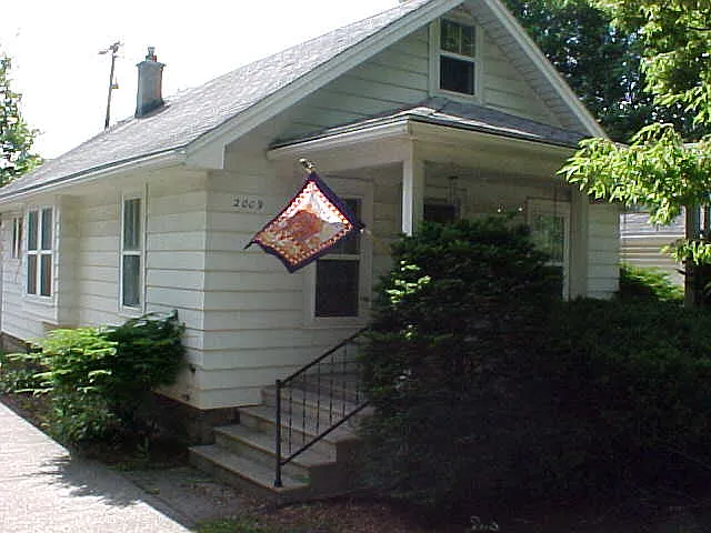 2009 S Pennsylvania Ave photo 1