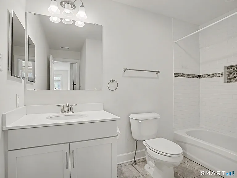 604 Newfield Ave #B — Photo 17