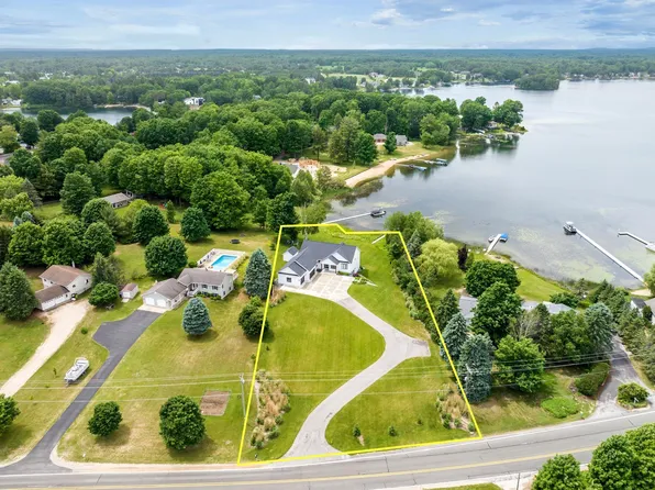 504 S East Silver Lake Rd, Traverse City, MI 49685