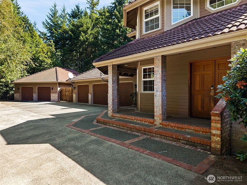 3rd image of 8937 Genesis Lane SE