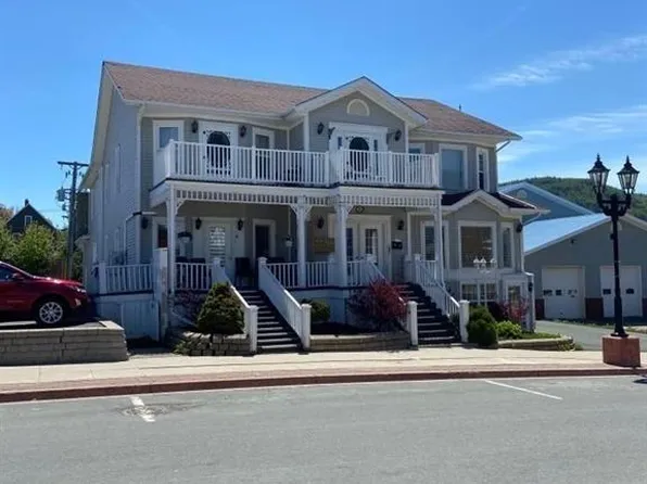 20 Roseberry St, Campbellton, NB E3N 2G2