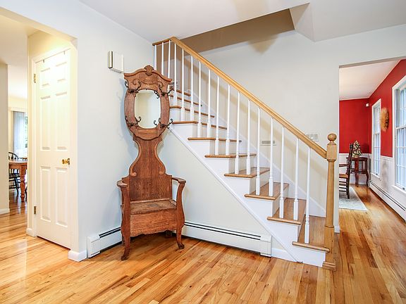 2nd image of 6 Timberwood Pl
