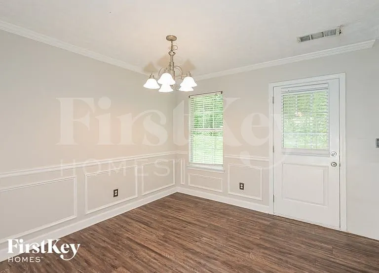4447 Chester Ln — Photo 4