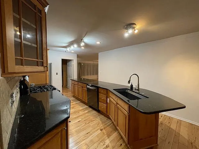1075 Lalond Ave — Photo 24