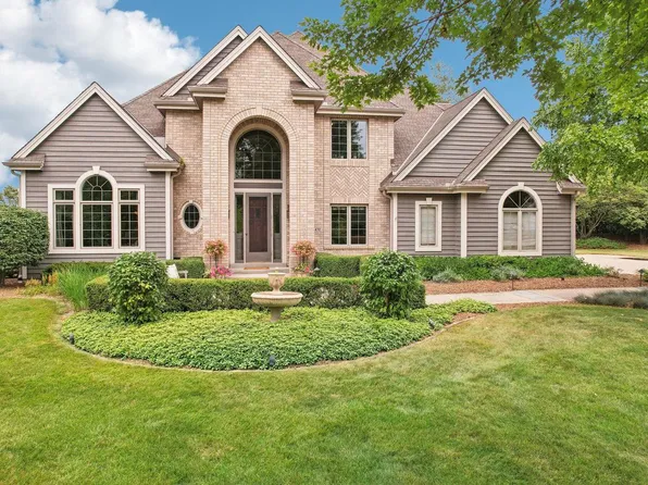 4432 West Squire ROAD, Mequon, WI 53092