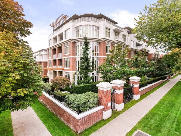 999 Burdett Ave #402, Victoria, BC V8V 3G7