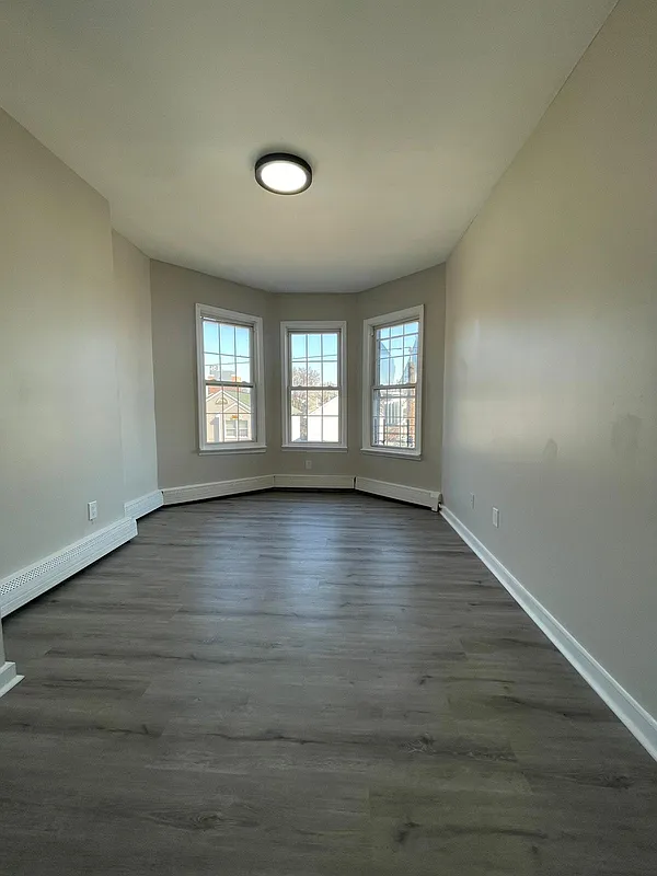 137 Wilkinson Ave #2R — photo 3 of 6