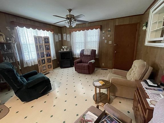 4th image of 3828 Main St
