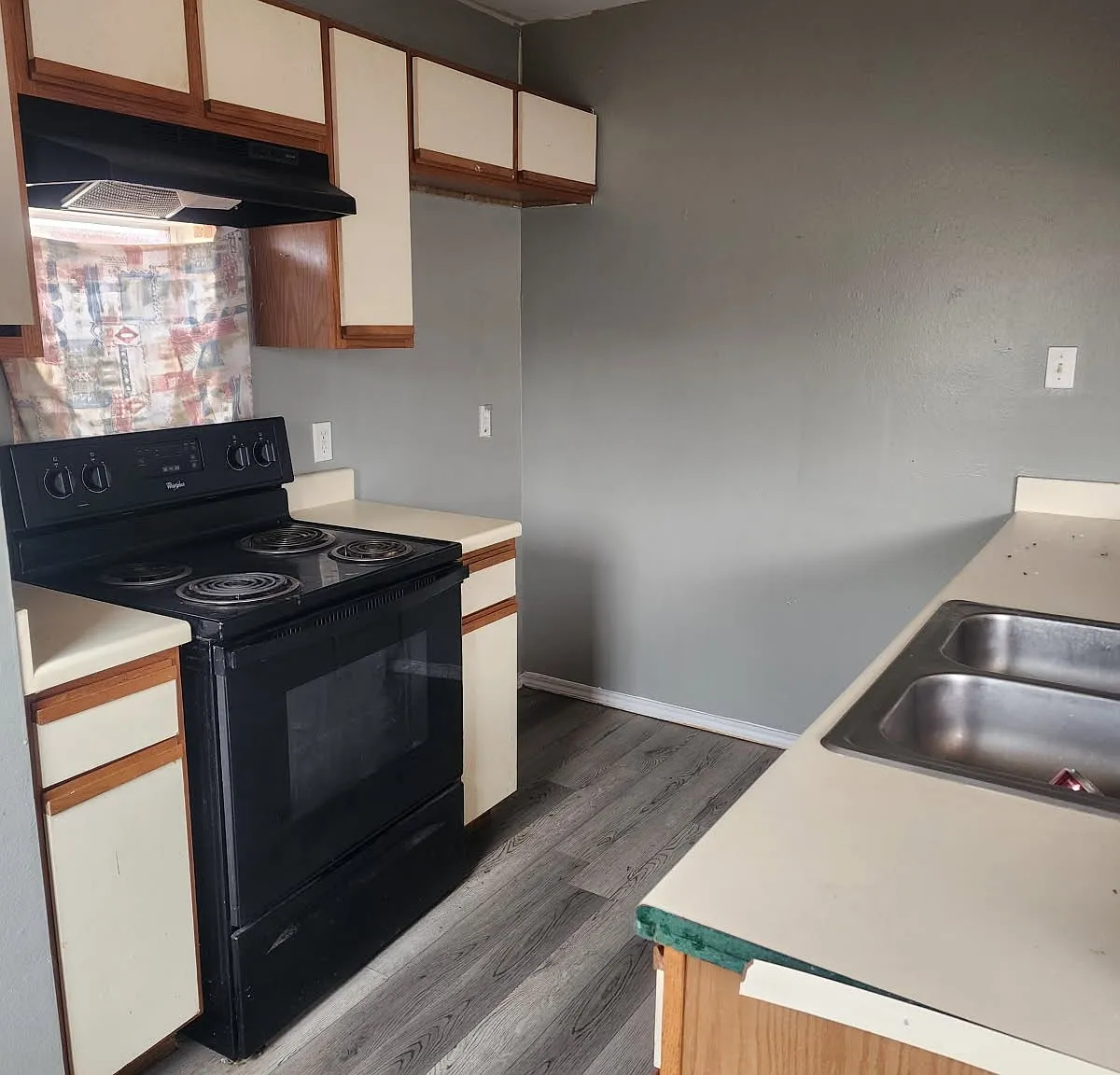 406 SE Railroad — Photo 4