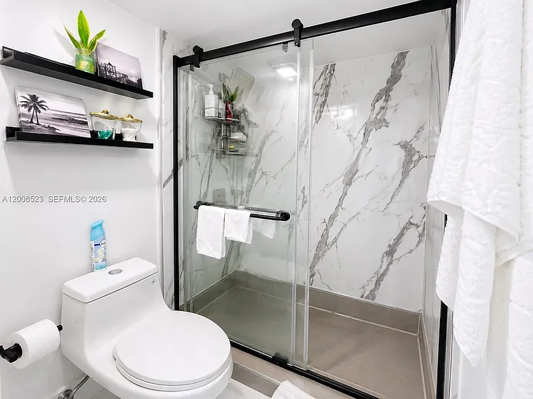 300 Bayview Dr #Penthouse 11 — Photo 9