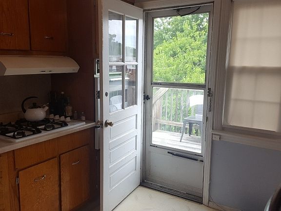 2nd image of 6 Columbia Dr APT 1B
