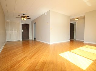 1088 Greentree Rd APT 206, Pittsburgh, PA 15220