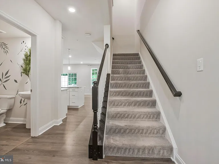 2738 Lady Slipper Rd — Photo 3