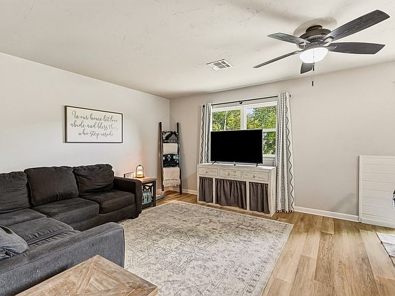 5th image of 905 Charles Dr