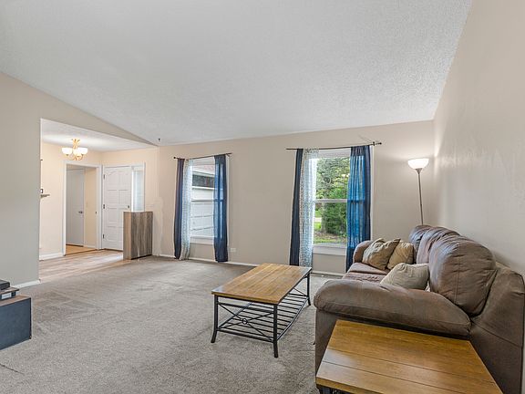 4th image of 536 Thompson Ave