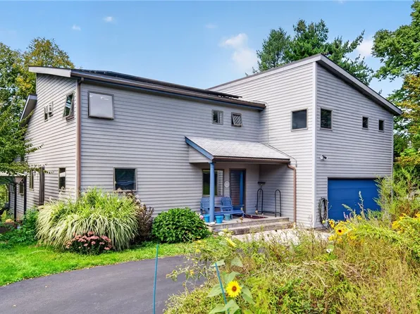 15 Stormy View Dr, Ithaca, NY 14850