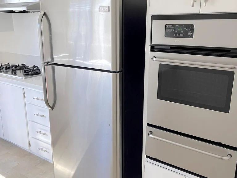 *IMAGES: Model Unit -Vacant units might differ slightly, inquire within for images/video from our manager*