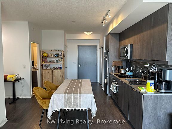 2nd image of 36 Manor Rd E #802