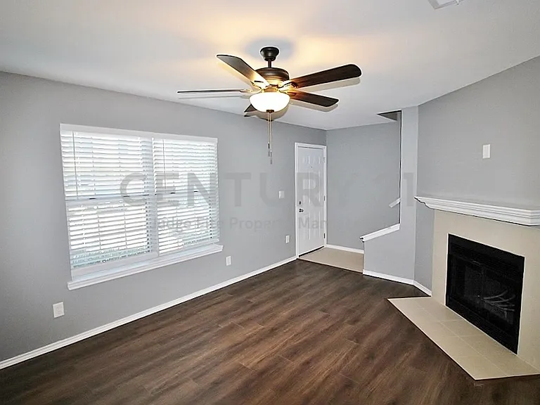 921 Cedar Ter — Photo 3