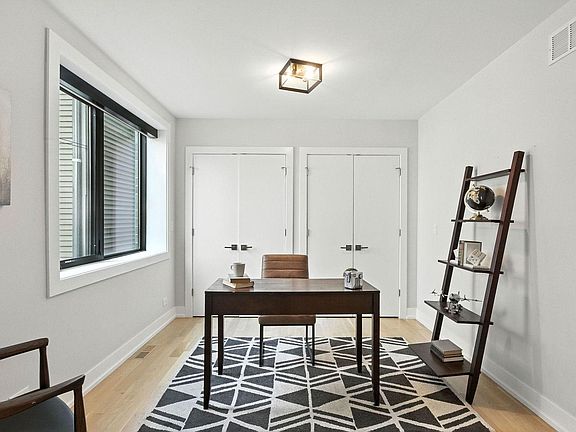 4th image of 1437 W Grand Ave #1