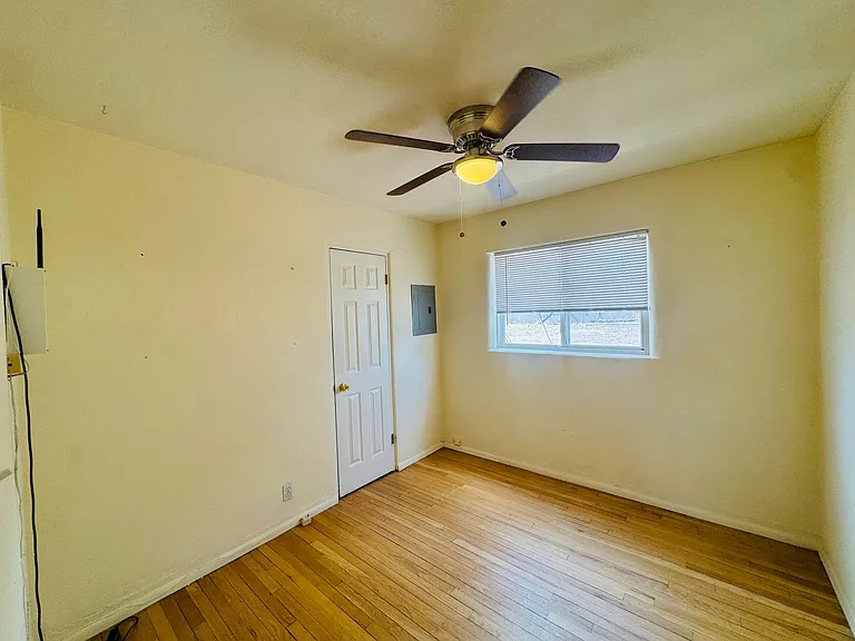 1708 Richmond Dr NE — Photo 8