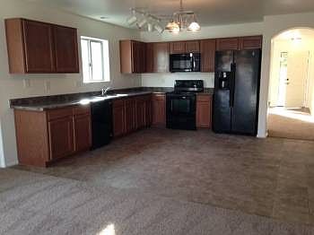 4th image of 2027 S 101st Dr