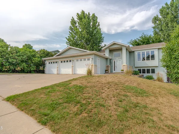 910 Mahone Ave, Bismarck, ND 58503