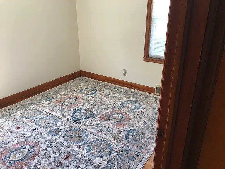 310 E Oliver St — Photo 9