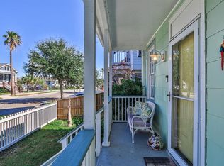 913 Winnie St, Galveston, TX 77550