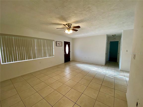 4th image of 9 Melissa Dr