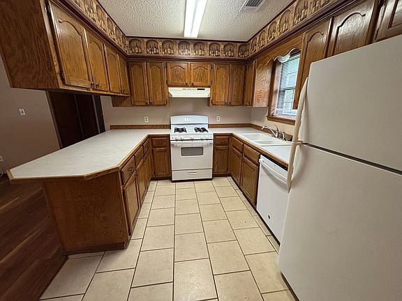 3rd image of 1419 N Pittsburg Ave