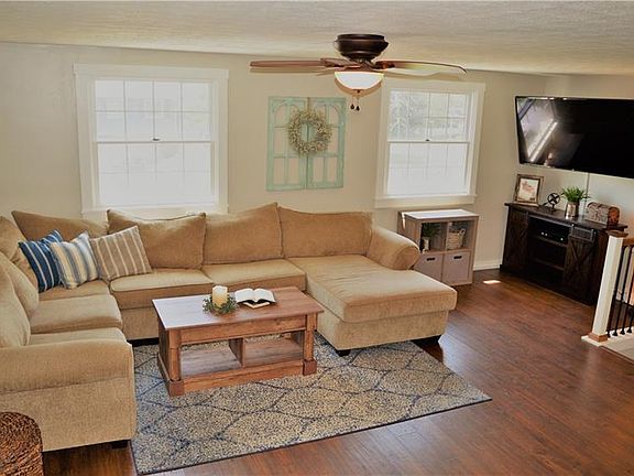 3rd image of 700 Hartland Dr