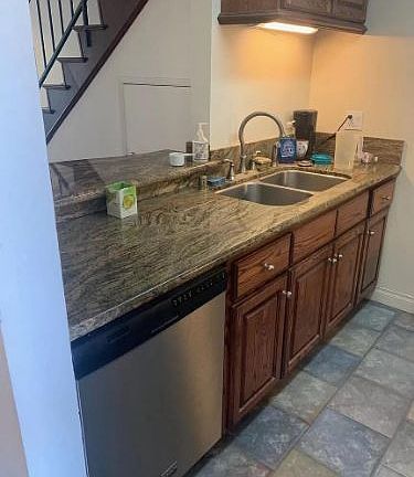 4th image of 379 E Surfside Dr S
