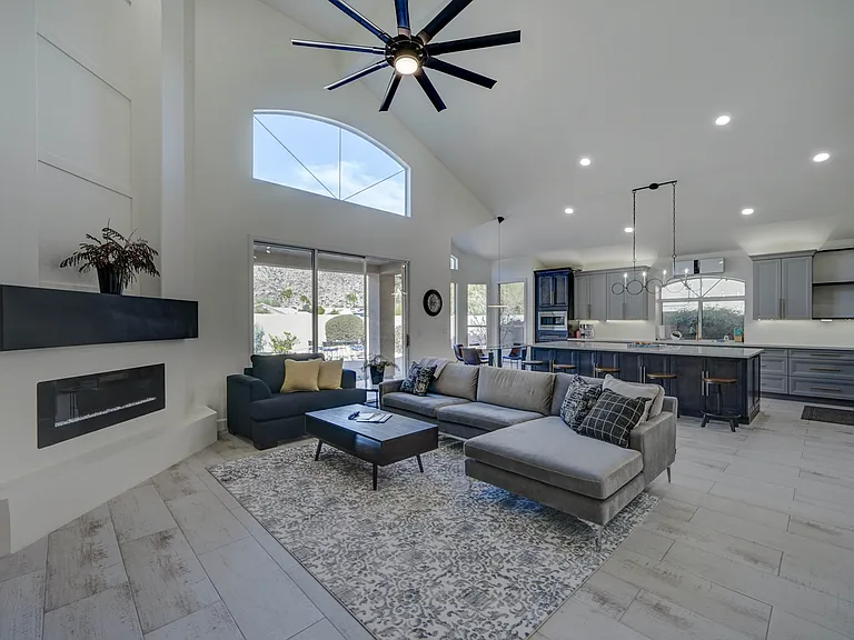 820 E Mountain Sage Dr — Photo 6