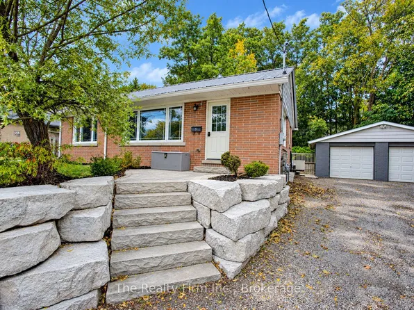 15 Dumbarton St, Guelph, ON N1E 3T4