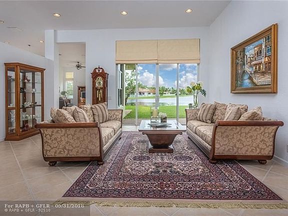 3rd image of 932 Marina Dr