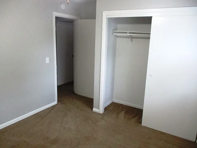 104 W Shelbourne Dr — Photo 6