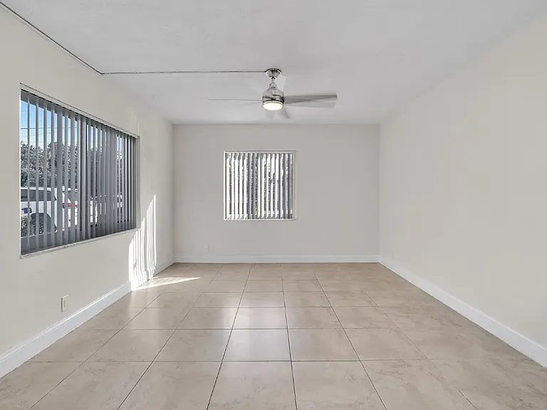 655 Jeffery St #7 — Photo 2