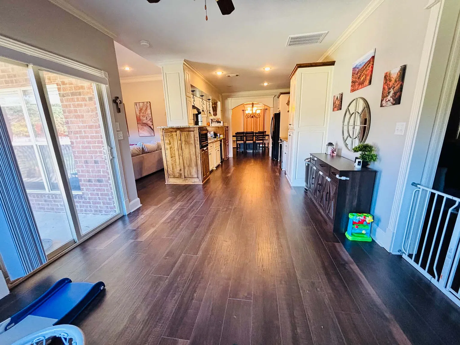 3 bed, 2347 sqft, $3,000 — Photo 4