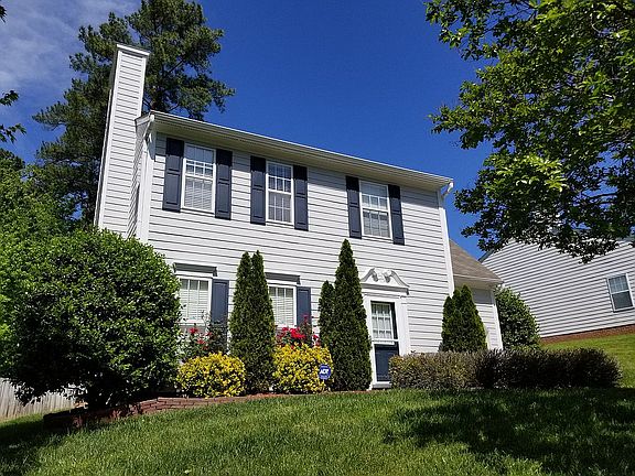 2nd image of 204 Fallenwood Ave