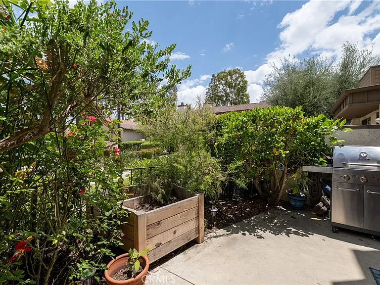 21500 Califa St — Photo 23