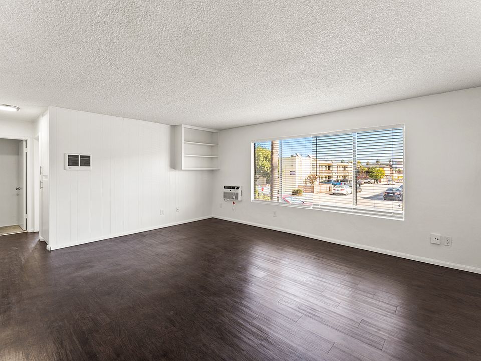 1st image of 4366 Menlo Ave APT 9