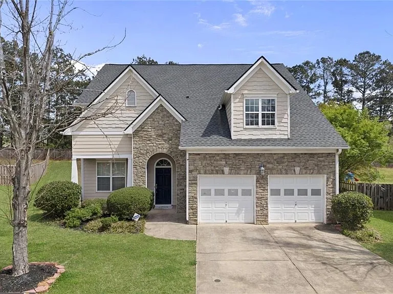 704 Jonquil Ct — Photo 1