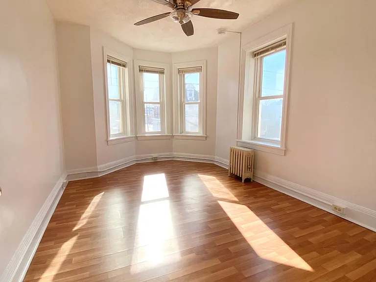 29 E Main St — Photo 10